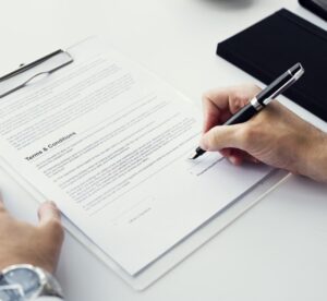 4 Điều Bạn Cần Lưu Ý Khi Đặt Bút Ký Hợp Đồng 4 Điều Bạn Cần Lưu Ý Khi Đặt Bút Ký Hợp Đồng